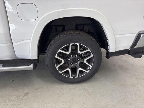 Bright White Clearcoat 2026 RAM 1500 Laramie