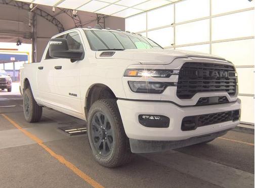2025 RAM 3500 Big Horn Crew Cab 4x4 6'4' Box