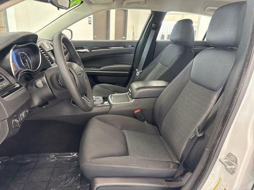 Bright White Clearcoat 2023 Chrysler 300 Touring