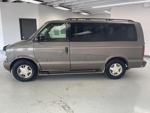 2000 GMC Safari SLE