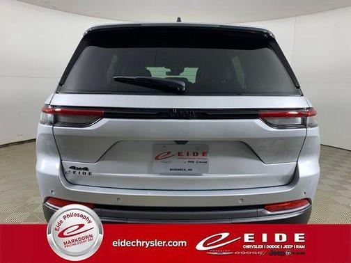 Silver Zynith 2026 Jeep Grand Cherokee Altitude