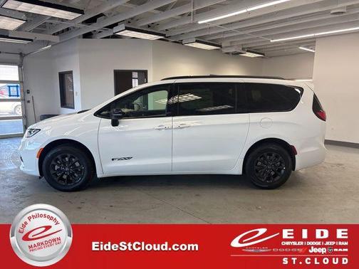 2026 Chrysler Pacifica L