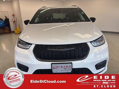 2026 Chrysler Pacifica L