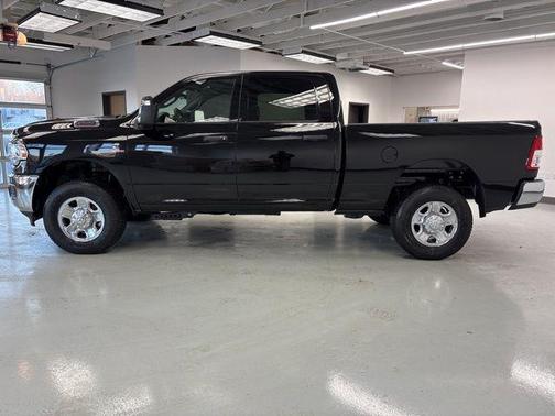 2024 RAM 2500 Tradesman Crew Cab 4x4 6'4' Box