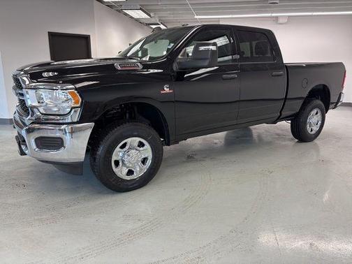 2024 RAM 2500 Tradesman Crew Cab 4x4 6'4' Box