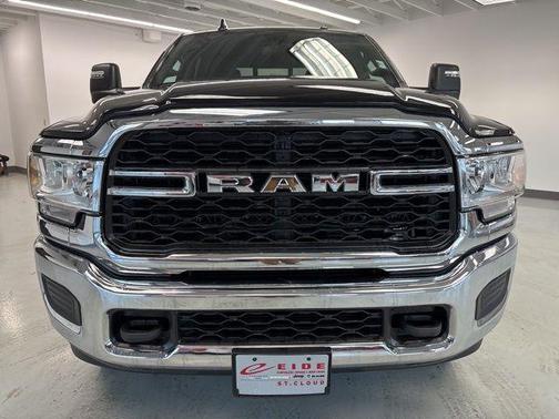2024 RAM 2500 Tradesman Crew Cab 4x4 6'4' Box