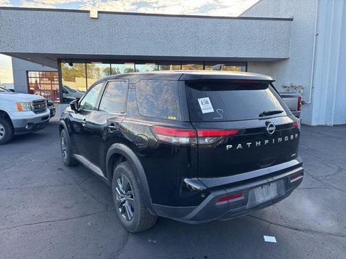 2024 Nissan Pathfinder S 4WD