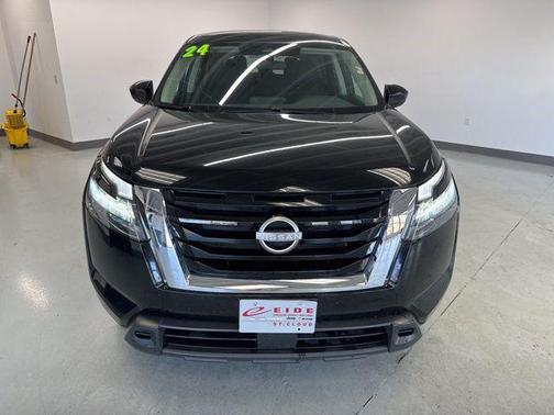 2024 Nissan Pathfinder S 4WD