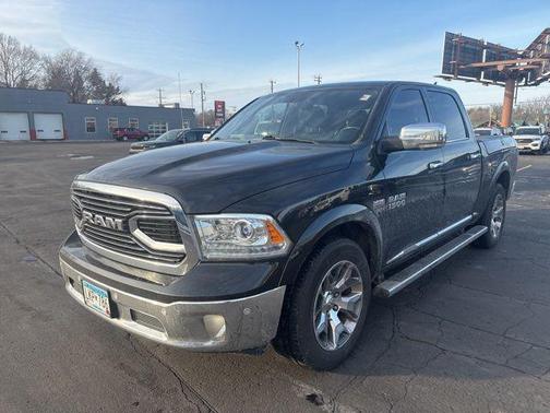 2017 RAM 1500 Limited Crew Cab 4x4 5'7' Box