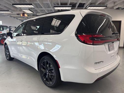 2026 Chrysler Pacifica Limited