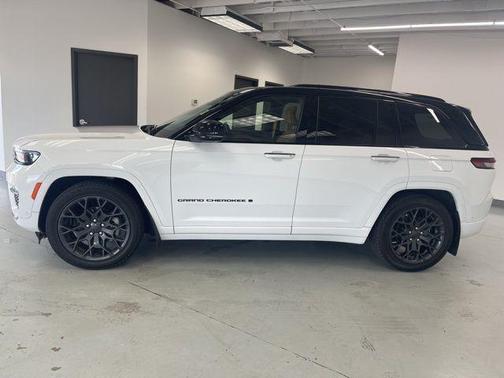 2025 Jeep Grand Cherokee Summit