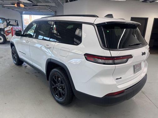 Bright White Clearcoat 2026 Jeep Grand Cherokee L Altitude