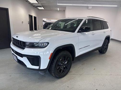 Bright White Clearcoat 2026 Jeep Grand Cherokee L Altitude