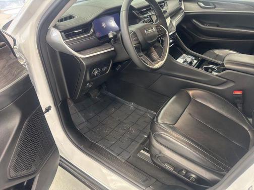 Bright White Clearcoat 2023 Jeep Grand Cherokee Limited