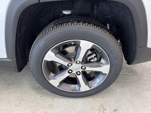 Silver Zynith 2026 Jeep Grand Cherokee L Limited