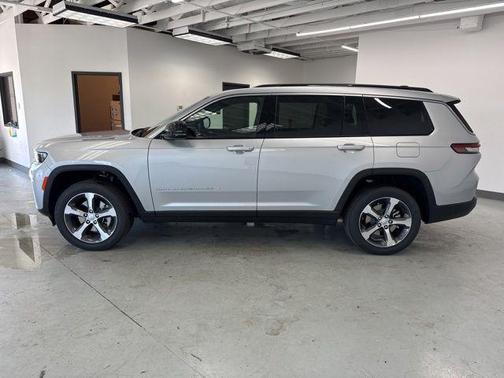 Silver Zynith 2026 Jeep Grand Cherokee L Limited