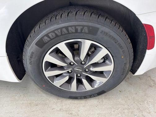 Bright White Clearcoat 2024 Chrysler Pacifica Hybrid Select