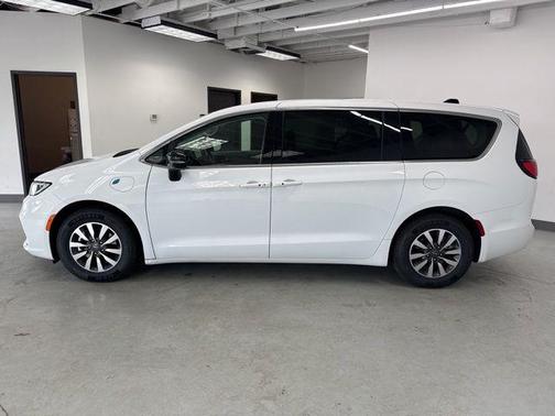 Bright White Clearcoat 2024 Chrysler Pacifica Hybrid Select