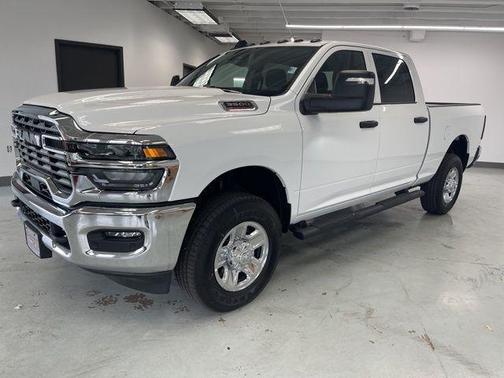 2025 RAM 3500 Tradesman Crew Cab 4x4 6'4' Box