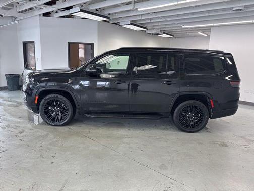 2022 Jeep Wagoneer Series III Carbide 4x4