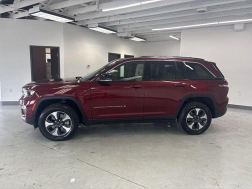 Velvet Red Pearlcoat 2022 Jeep Grand Cherokee 4xe Base