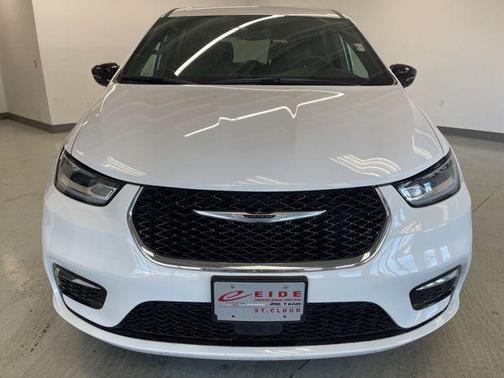 2025 Chrysler Pacifica L