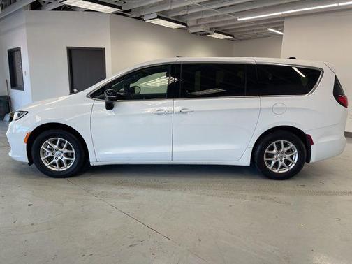 2025 Chrysler Pacifica L