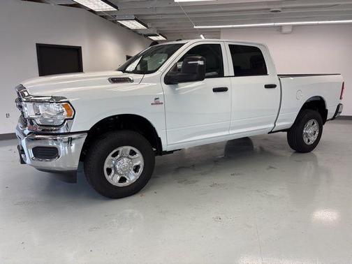 2024 RAM 3500 Tradesman Crew Cab 4x4 6'4' Box
