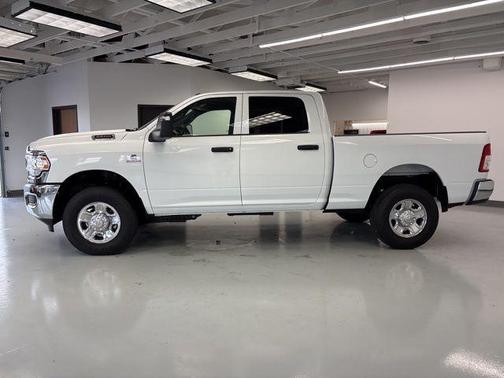 2024 RAM 3500 Tradesman Crew Cab 4x4 6'4' Box