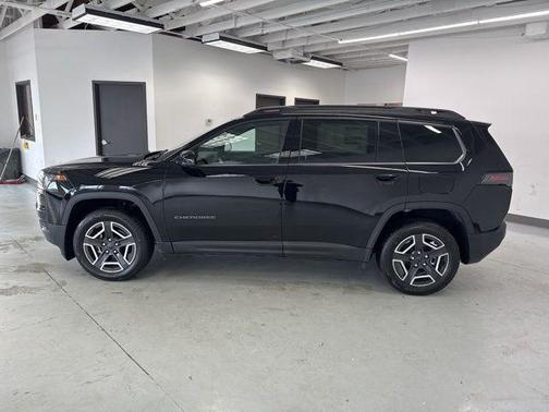 Diamond Black Crystal Pearlcoat 2026 Jeep Cherokee Limited
