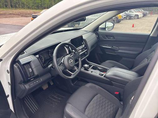 Pearl White Tricoat 2023 Nissan Pathfinder SV 4WD