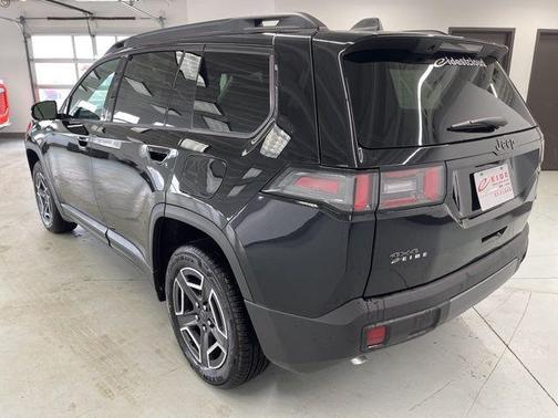 Diamond Black Crystal Pearlcoat 2026 Jeep Cherokee Laredo 4x4