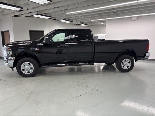 2025 RAM 2500 Tradesman Crew Cab 4x4 8' Box