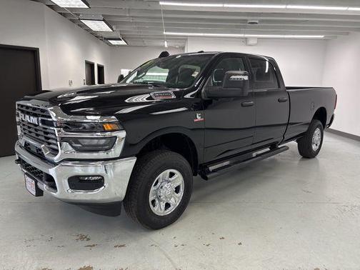 2025 RAM 2500 Tradesman Crew Cab 4x4 8' Box