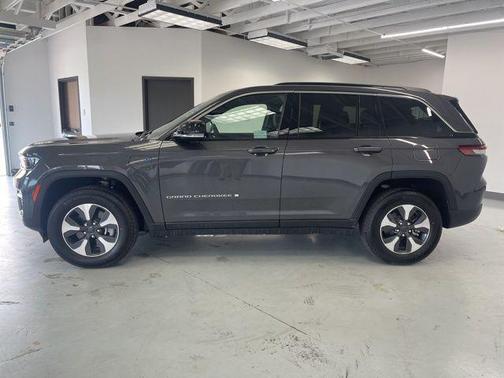 2025 Jeep Grand Cherokee 4xe Base
