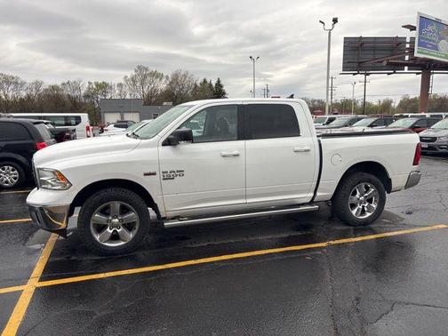 Bright White Clearcoat 2019 RAM 1500 Big Horn