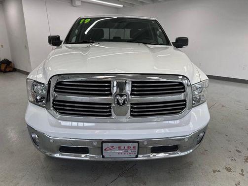 Bright White Clearcoat 2019 RAM 1500 Big Horn