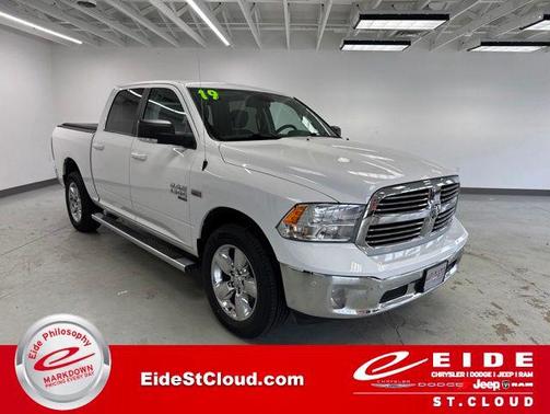 Bright White Clearcoat 2019 RAM 1500 Big Horn