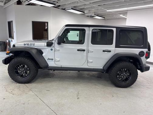 Silver Zynith Clearcoat 2024 Jeep Wrangler 4xe Willys