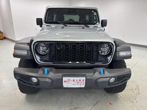 Silver Zynith Clearcoat 2024 Jeep Wrangler 4xe Willys