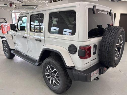 2025 Jeep Wrangler 4-Door Sahara 4x4