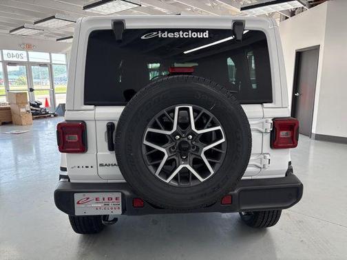 2025 Jeep Wrangler 4-Door Sahara 4x4
