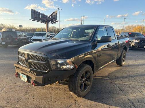 Brilliant Black Crystal Pearlcoat 2015 RAM 1500 Tradesman/Express