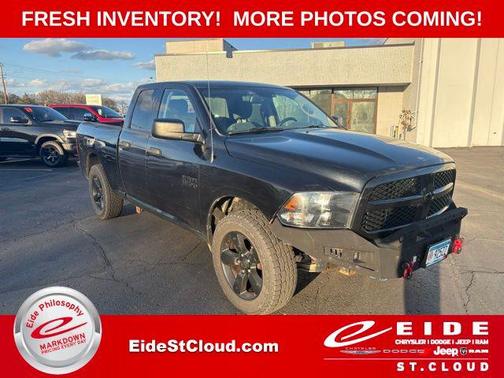 Brilliant Black Crystal Pearlcoat 2015 RAM 1500 Tradesman/Express