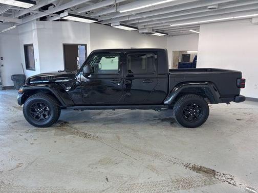 2022 Jeep Gladiator Willys 4x4