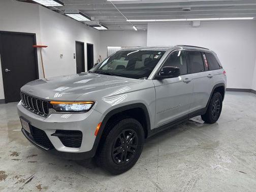 2024 Jeep Grand Cherokee Laredo