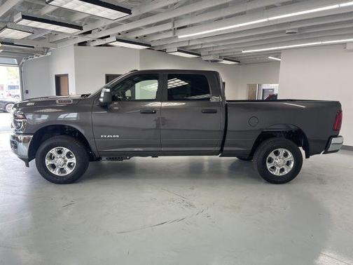 2025 RAM 3500 Big Horn Crew Cab 4x4 6'4' Box