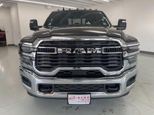 2025 RAM 3500 Big Horn Crew Cab 4x4 6'4' Box