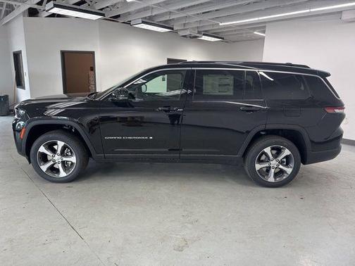 Diamond Black Crystal Pearlcoat 2026 Jeep Grand Cherokee L Limited