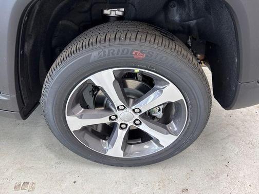 Diamond Black Crystal Pearlcoat 2026 Jeep Grand Cherokee Limited